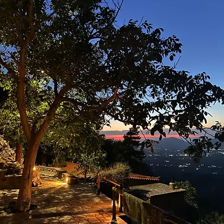 Paradisi Village Neápolis